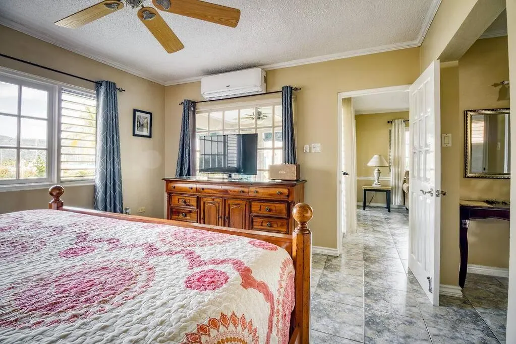 Two Bedroom Seafront Suite - Quiet & Relaxing Montego Bay Lägenhet